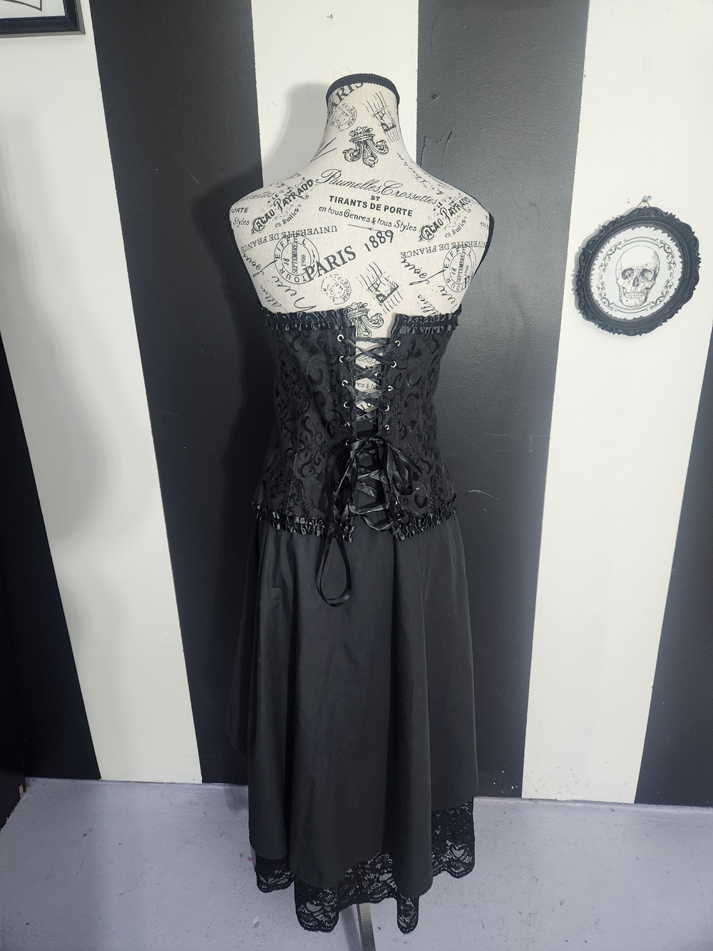 Corset Top Ruffled Edge - Picture 4 of 6